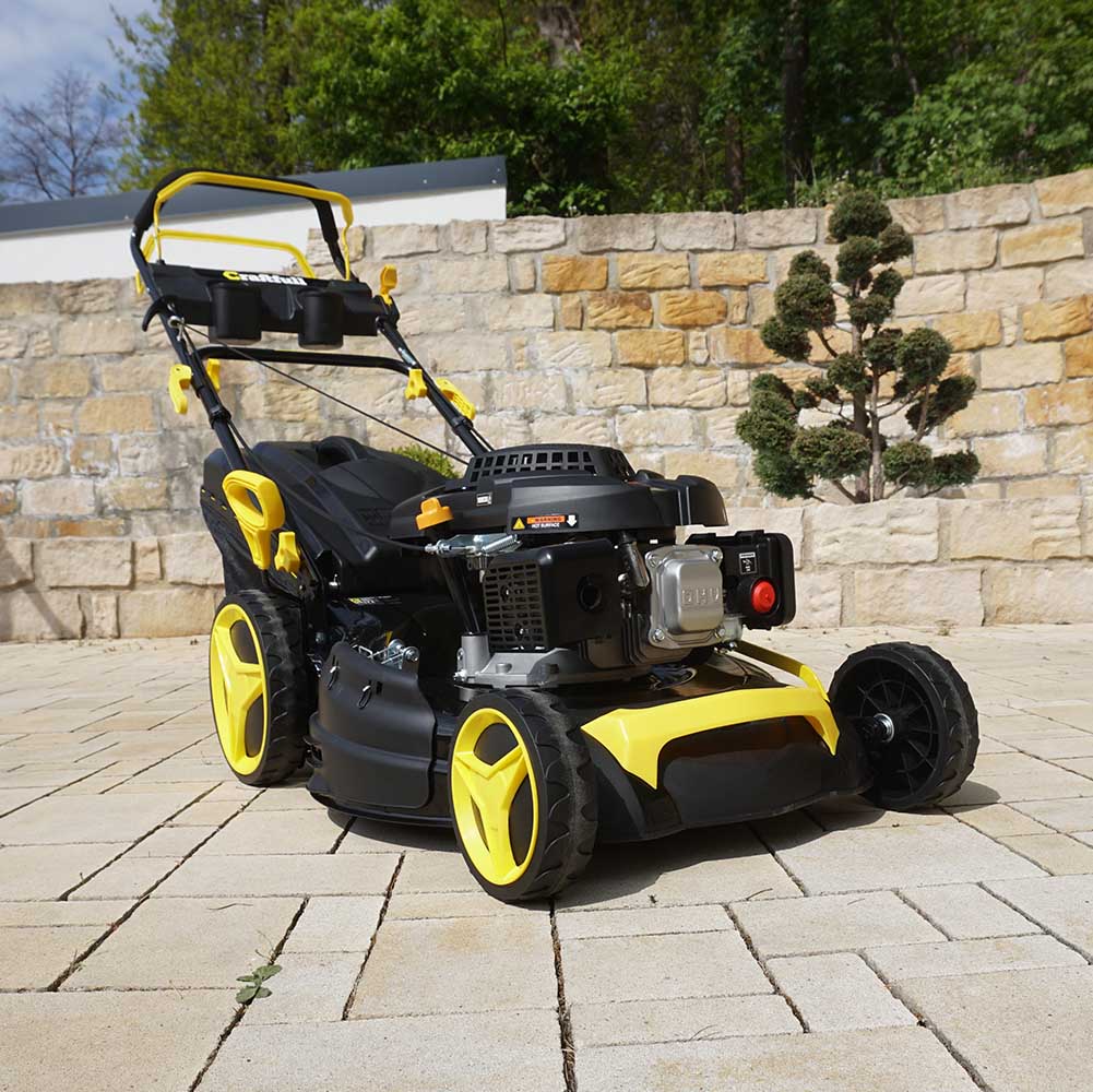 Mit einem Benzin-Rasenmäher Spaß an der Gartenarbeit haben! Benzin-Rasenmaeher mit Radantrieb