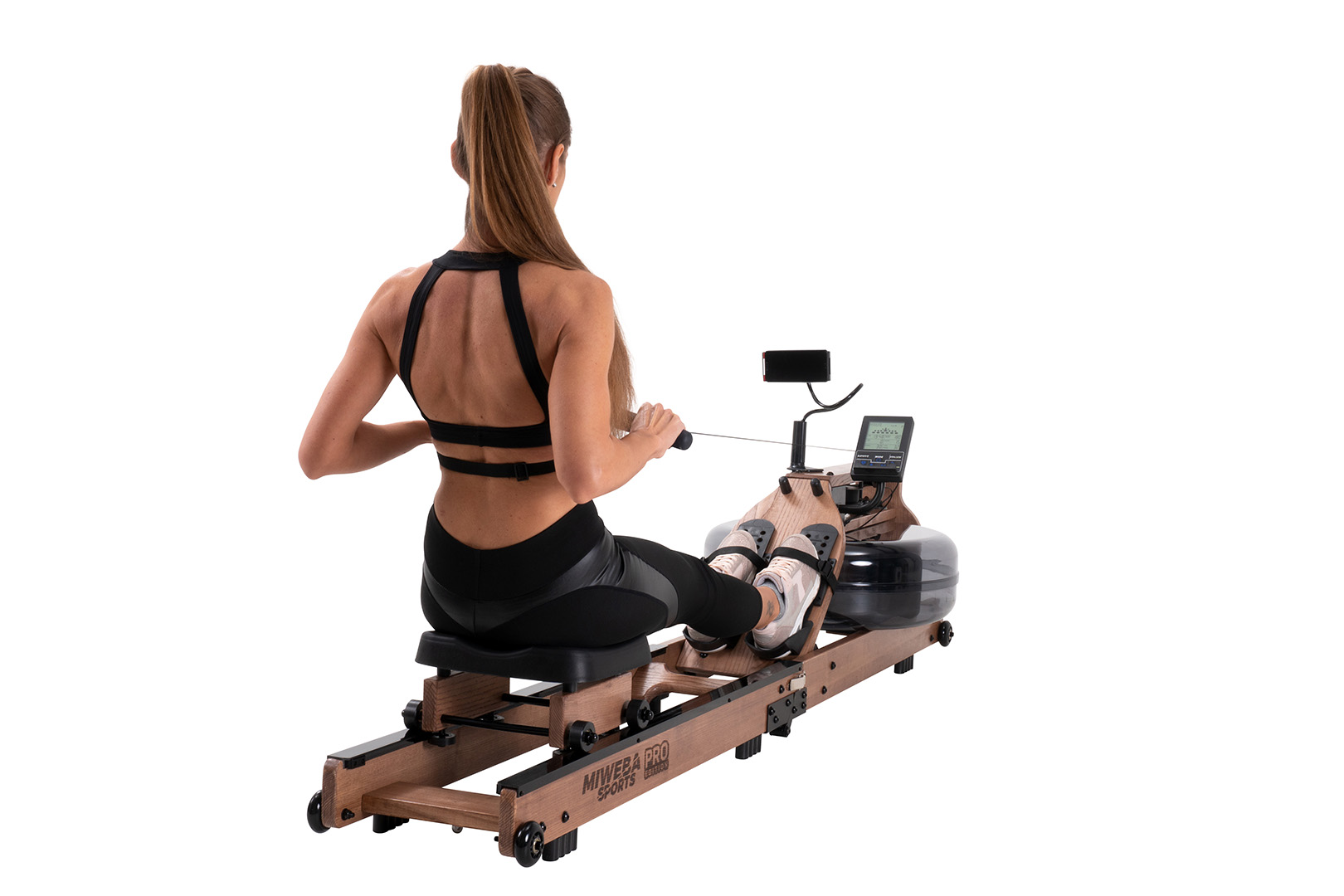 Rudertraining hält fit Sportliche Frau beim Rudertraining